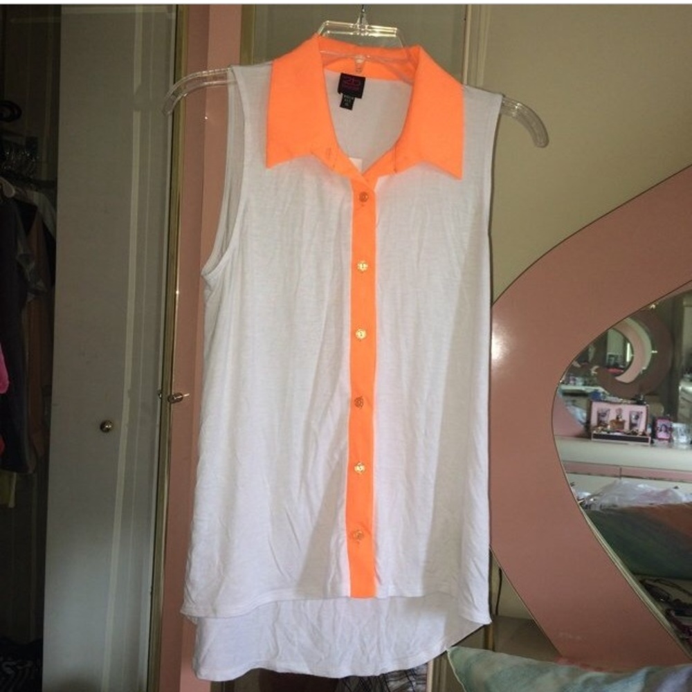 NWT 2B Bebe sleeveless collared top